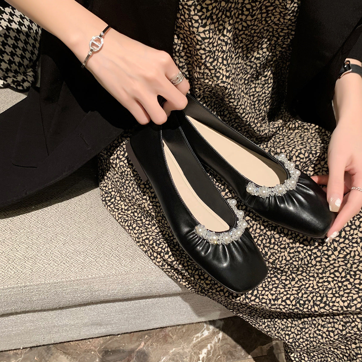 TAOMENGSI Women's Square-Toe Pearl Soft-Sole Flats product detail view